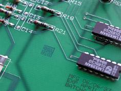 電子產(chǎn)品及零配件高效追溯解決方案 PVC板噴碼機(jī)與電子零部件噴印技術(shù)解析